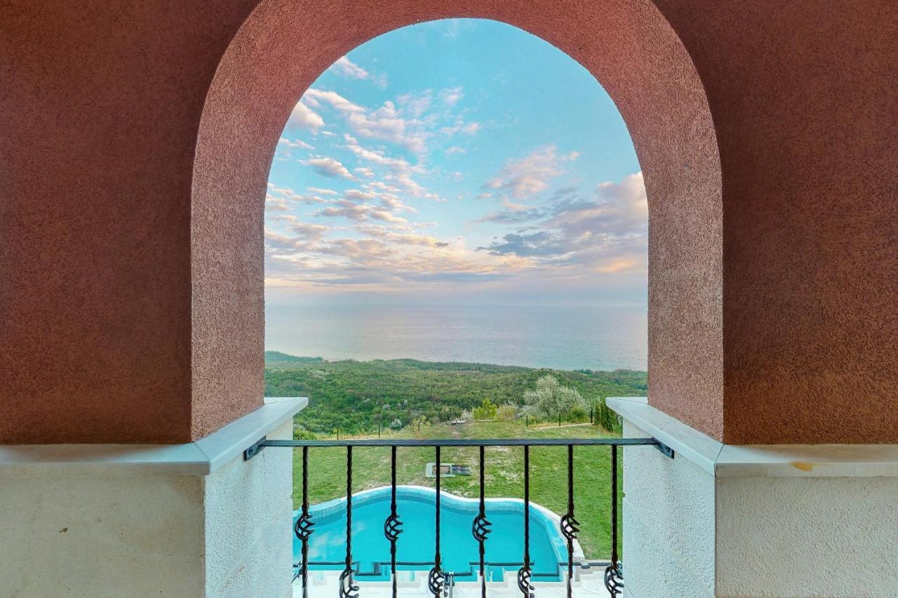 Lighthouse Luxe Estate Apart & Villas Balchik Exterior photo